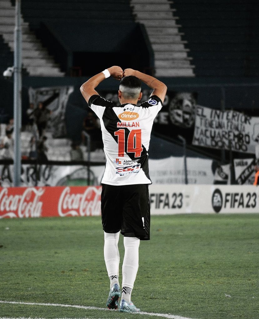 📊Juan Millan (21) está siendo uno de los mejores mediocampistas del fútbol uruguayo.

Es el mediocampista con mas intercepciones por partido [7.36] y tiene una gran técnica 87.18% de promedio de pases completados.

Tiene un gran futuro y va mejorando en cada partido.