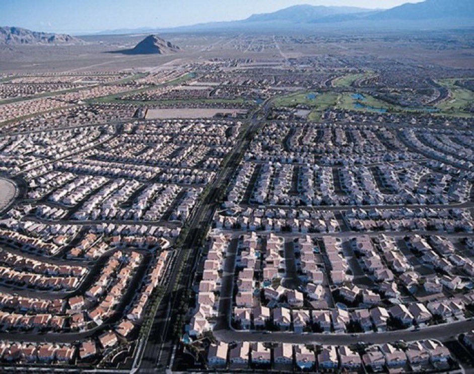 BrentToderian's tweet image. Not all #suburbia is #sprawl, but far too much of it is. The defining characteristic of #SuburbanSprawl is car-dependency, which results from bad decisions around density, land-use, design, infrastructure etc.
#Suburbs don’t have to be car-dependant. We CAN do them differently.