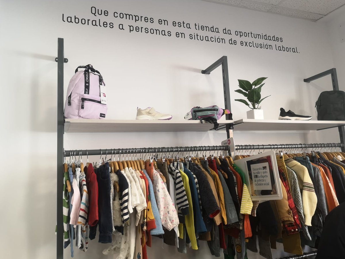Caritasegovia's tweet photo. Moda_Re abre su tienda en Siguenza (Guadalajara). Muy pronto en Segovia.... #RedefineTuDressCode #modare #caritas
#ConsumoResponsable #SegundaMano
#SlowFashion #JusticiaSocial
#fse https://t.co/qUmLEdc3H8