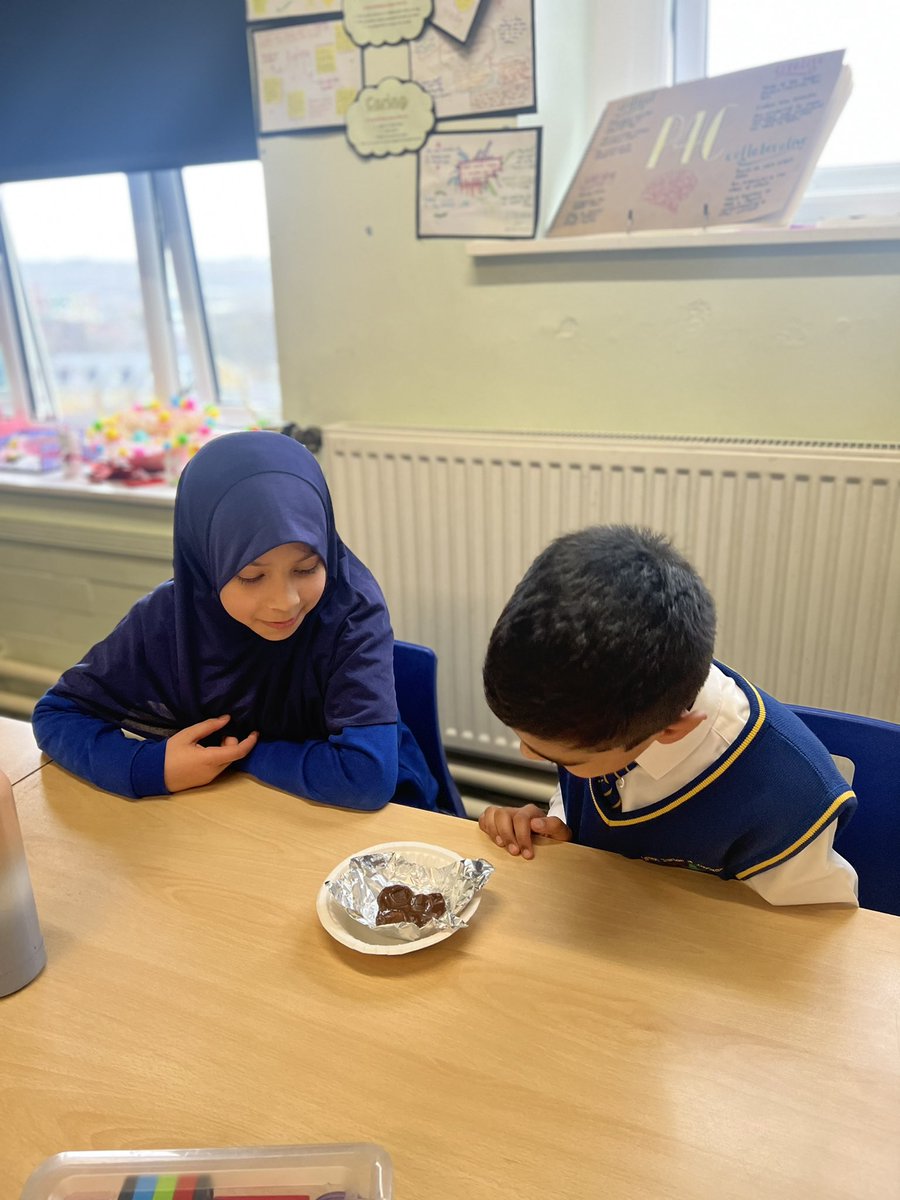 carltonj_i's tweet photo. An excellent way for Year 5 to make connections between solids, liquids &amp; gases. We worked with @batleygirls staff to investigate how chocolate changes states and learnt about how some changes are reversible or irreversible #BritishScienceWeek #ChangingState #Materials https://t.co/zYhGMEKIZC