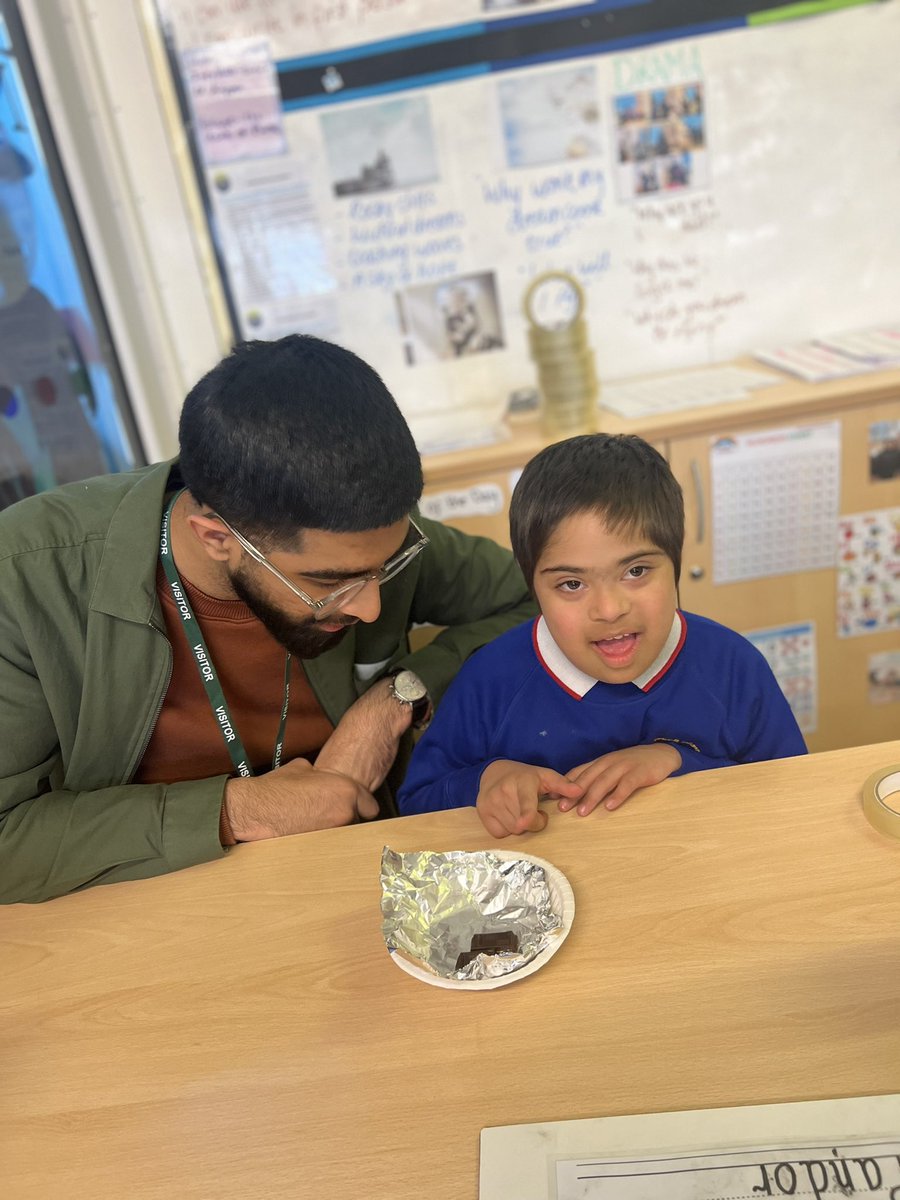carltonj_i's tweet photo. An excellent way for Year 5 to make connections between solids, liquids &amp; gases. We worked with @batleygirls staff to investigate how chocolate changes states and learnt about how some changes are reversible or irreversible #BritishScienceWeek #ChangingState #Materials https://t.co/zYhGMEKIZC
