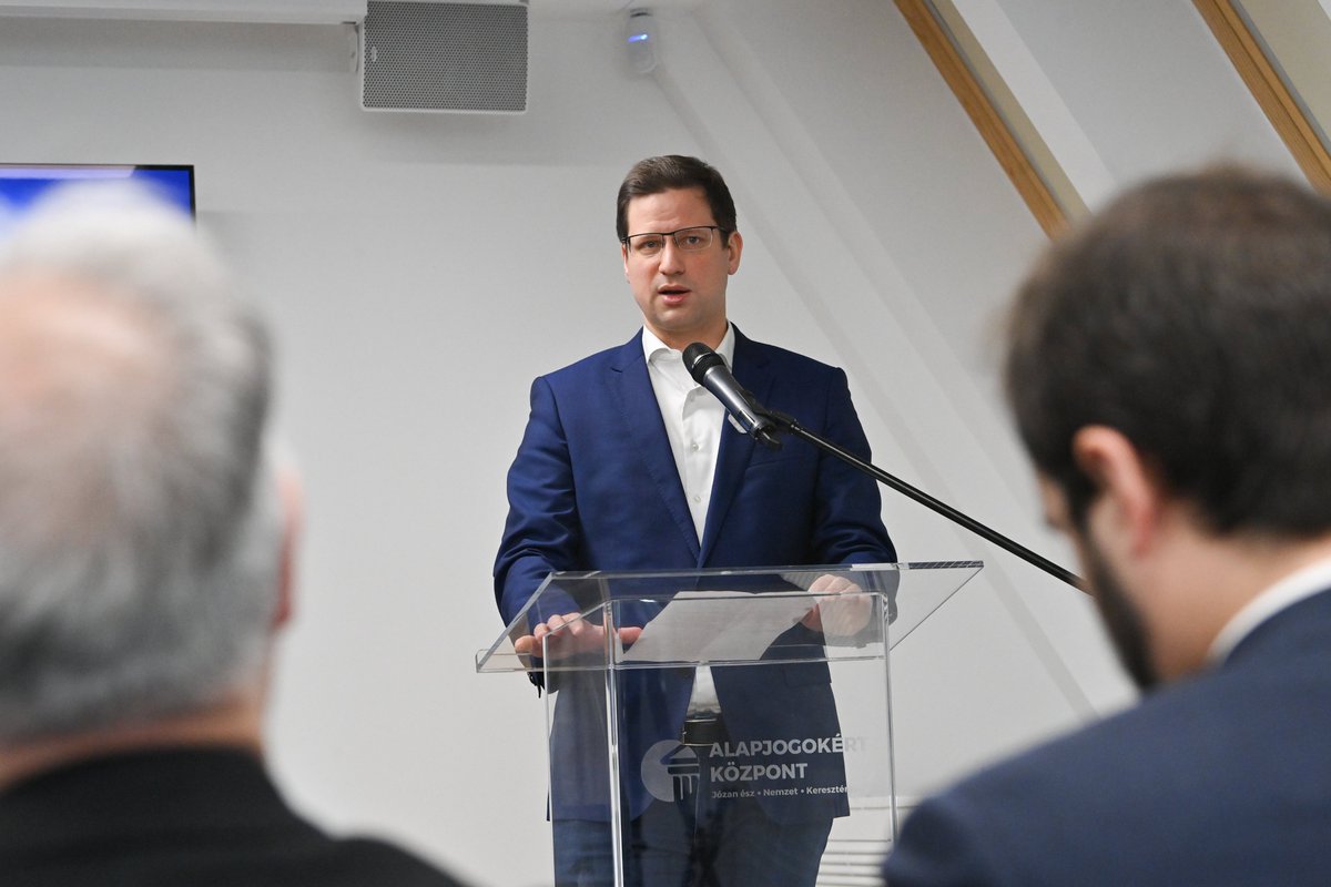 zoltanspox's tweet photo. 1/3 Minister Gulyás: Hungary is significantly freer than Western European countries, with media relations being clear evidence of this. In 🇭🇺, everyone has a forum and an opportunity to participate in public debates, resulting in fuller and freer debates than in Western Europe. https://t.co/Pj5BSprqrU
