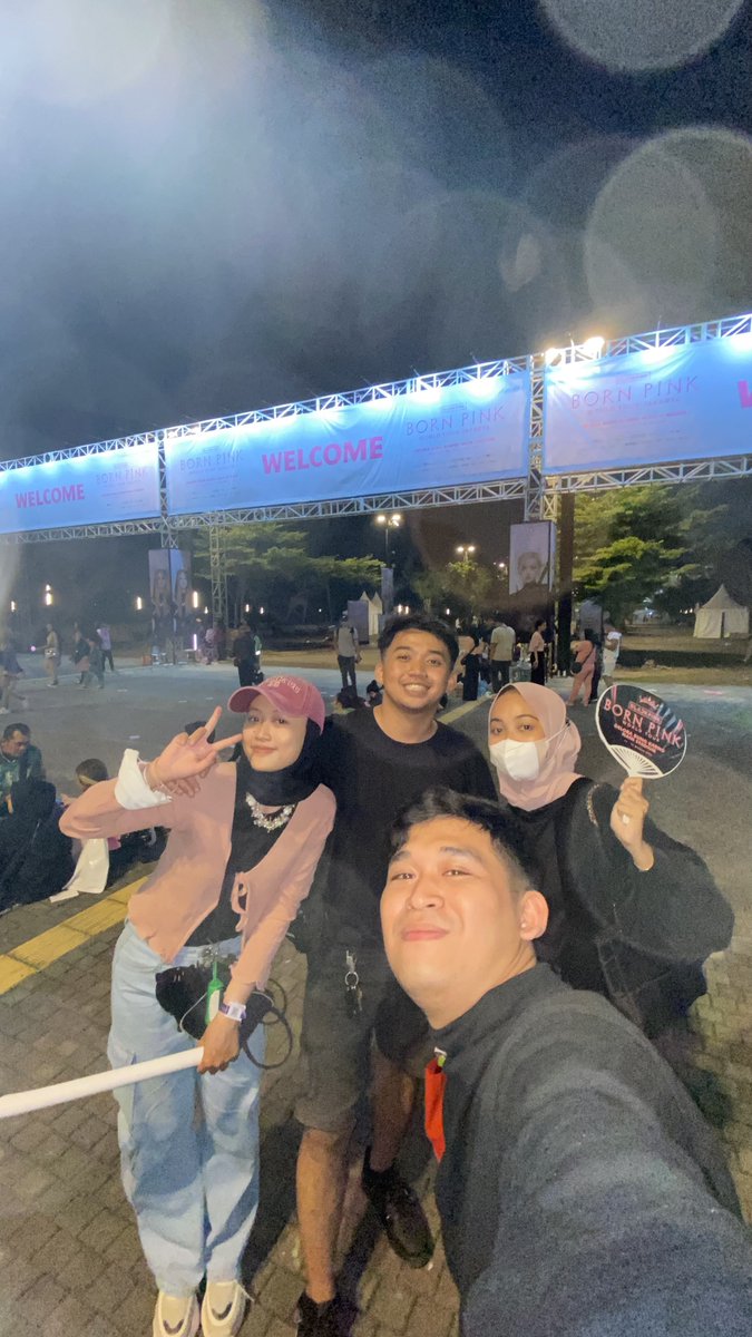 KikokikuR's tweet photo. MENDADAK ITU BERKAHH!!
.
.
FIRST NONTON KPOP DAN LANGSUNG MENJADI BLINK BLACKPINK!!💖❤️💖❤️💖 https://t.co/o8PkAloTu3