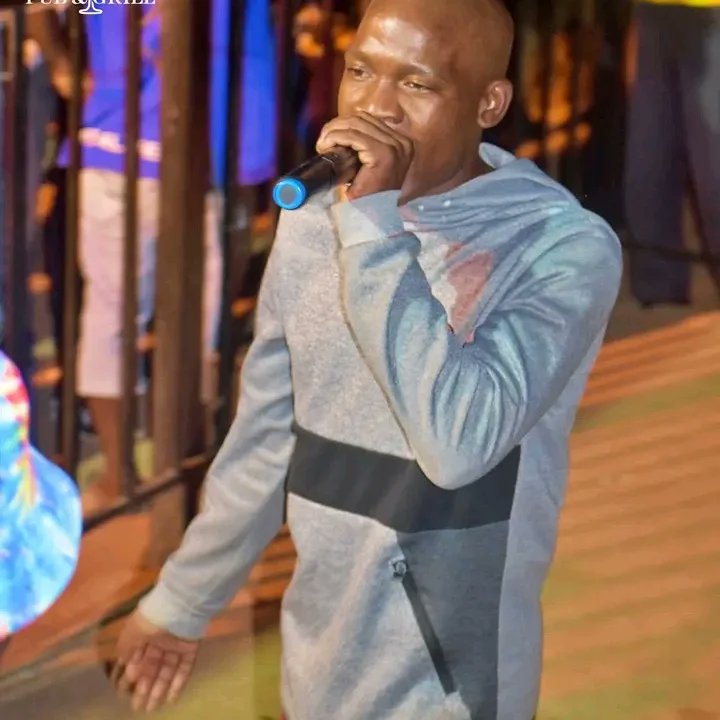RealYoungKiller's tweet photo. Live at Hawaii Pub ��🙌🙏💯 https://t.co/n6dPZWsQQq