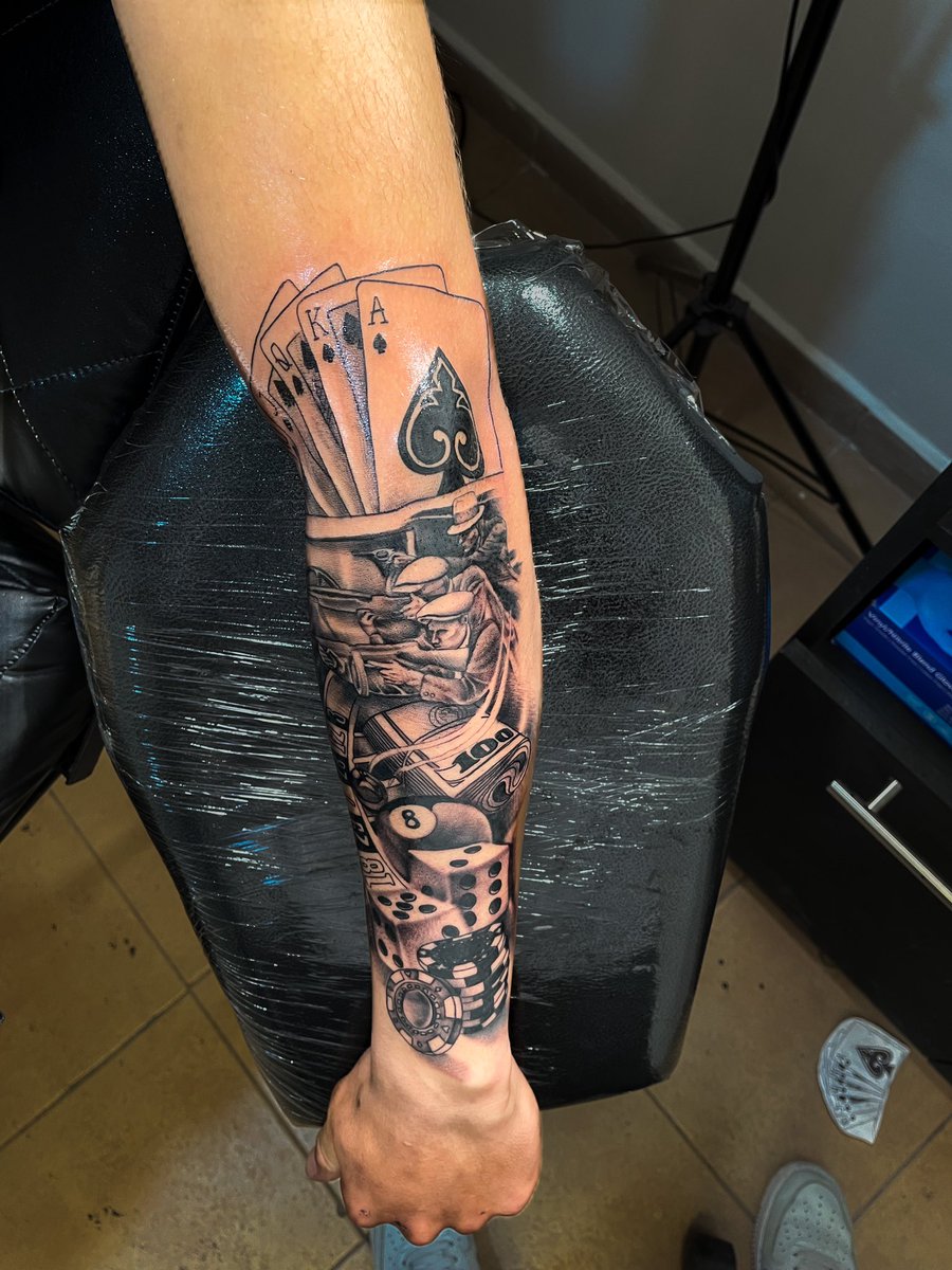 ZarcoLust's tweet photo. Trabajo de ayer 👌🏾💀👑👆🏾#tintasantatattoo #tintasanta #Tlalnepantla https://t.co/0JGGGryzwp