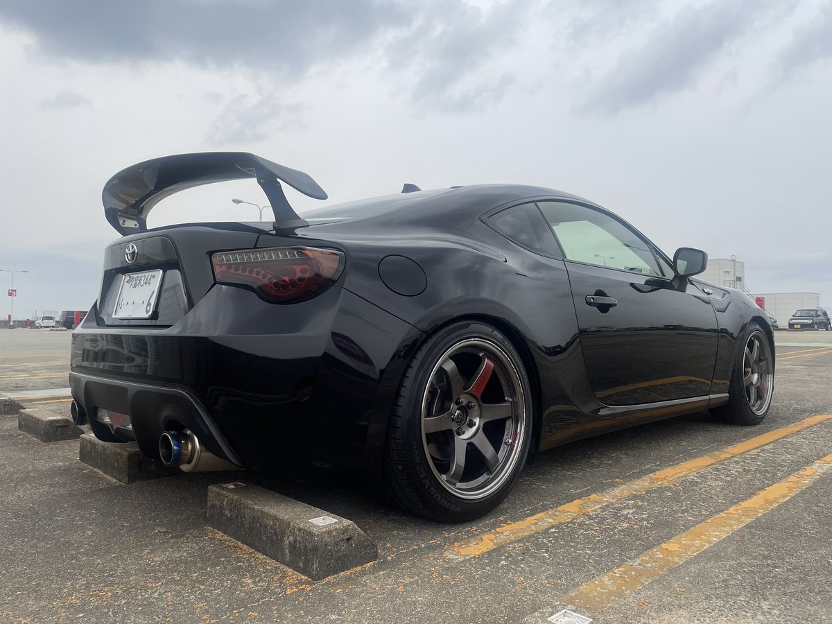 izqtuki's tweet photo. gt86のオーナーになりました
人生初のクーペで正直めちゃくちゃ嬉しいです
今のところ峠攻めたりとかせずに、のんびり慣れて色々とカスタムを楽しんでいきたいです

#gt86 #86前期 #RAYS #TE37SL #彼女は今日も可愛い https://t.co/tJflFJdJOQ