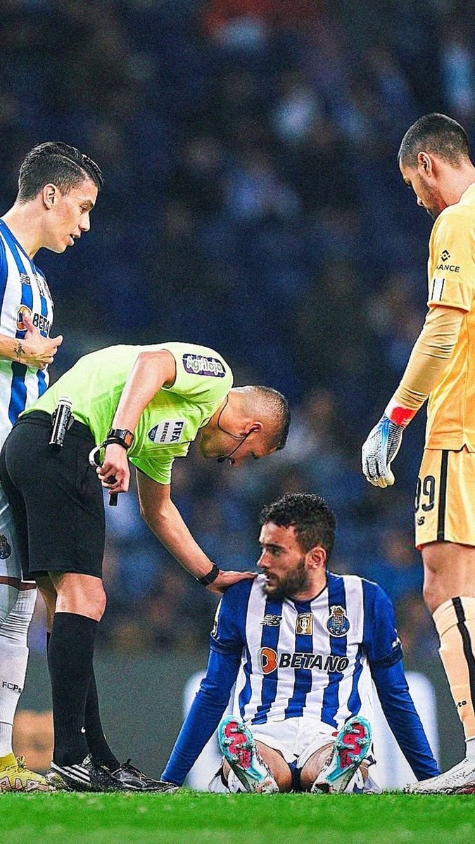 ❗O pior confirmar-se mesmo...

👉🏻Segundo Sérgio Conceição, João Mário é baixa para o jogo de amanhã ❌

As melhoras, campeão!🙏🏼💪🏼