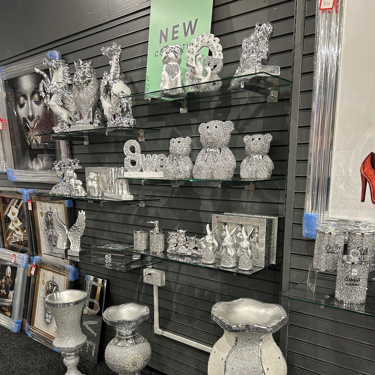 CornmillCentre's tweet photo. The Gift Box have the most fabulous collection of sparkling ✨ furniture to transform any room into a luxury paradise! 💎
📍 Find them on the Northgate mall
#thegiftbox #shopindependent #lovelocal #homedecor #cornmillcentre #darlington https://t.co/nNmSuQYV9L