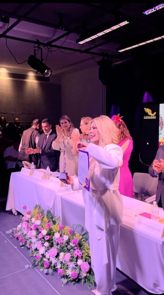Lajusticiaqpq's tweet photo. #8M Recibe @MonicaGuicho Reconocimiento Nacional "Mujeres Que Abrieron Camino”de #Conamex ante las 32 representaciones estatales. #Monterrey 
👩‍⚖️👏Felicidades Magistrada Fed. Presidenta de la #ComisiónDeIgualdadYDerechosHumanos de @TFCA_mx 
@mujeresconamex @AMIJMX @adan_augusto https://t.co/09WN2gWWiG
