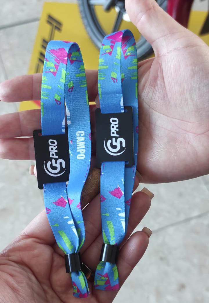 LoreOcampo's tweet photo. Vendo 2 pulseras para el ASUNCIONICO, AMBOS DÍAS ❗ (es de una amiga). Pueden escribir directamente al 0985857111 https://t.co/J4c5z2SPzs