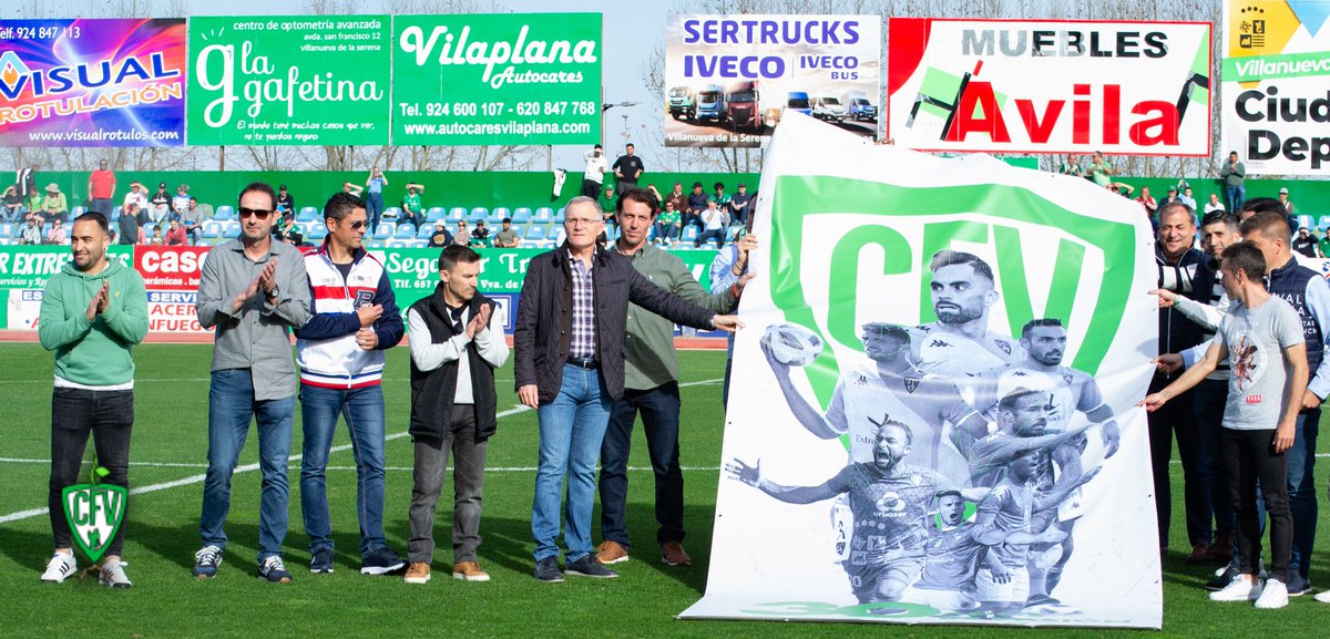 cfvillanovense's tweet photo. 📸Imágenes de los actos del 30 aniversario del Club de Fútbol Villanovense

▶️Puedes verlas todas en nuestro álbum de Facebook: https://t.co/kYaLKu9Jc9

#AvantiVillano 🌱💚 https://t.co/7sehaSts8P