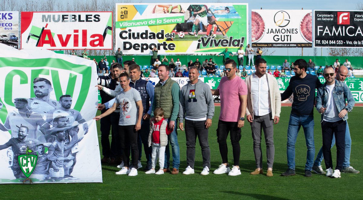 cfvillanovense's tweet photo. 📸Imágenes de los actos del 30 aniversario del Club de Fútbol Villanovense

▶️Puedes verlas todas en nuestro álbum de Facebook: https://t.co/kYaLKu9Jc9

#AvantiVillano 🌱💚 https://t.co/7sehaSts8P