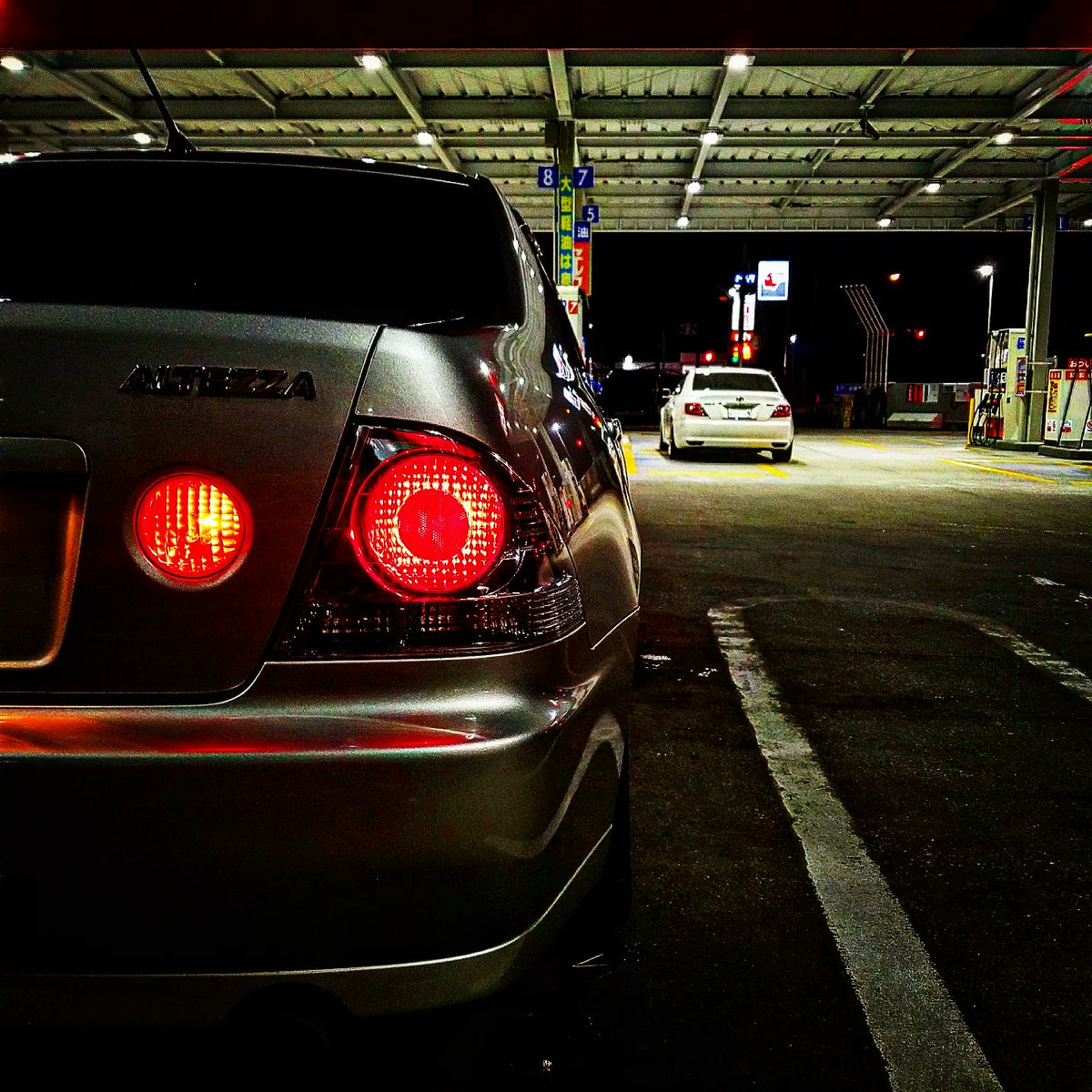 tatuya5836's tweet photo. 今日で納車して１年🎉
色んな人とも関われて楽しい車体👍
これからもちょっとづつ自分なりにいじって、色んな人と関わらせてもらえればと思います🙇‍♂️

#GXE10 #アルテッツァ #AS200 #1g
#アルテッツァ乗り https://t.co/3ZXEFcT9M5