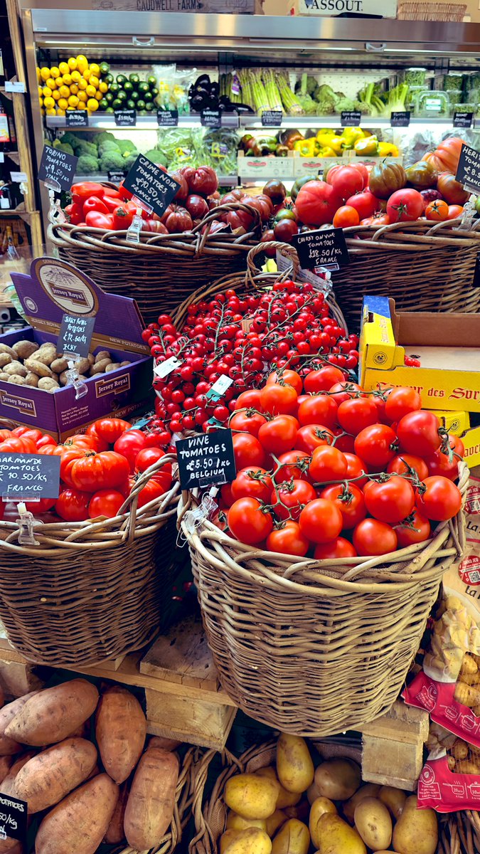 steveallenshow's tweet photo. Lots of lovely tomatoes available. Pricey though ! #tomatoes https://t.co/l1Ryehx0Hl