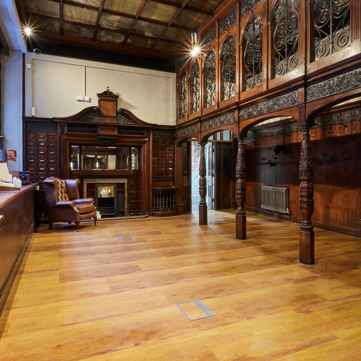 Are you looking for somewhere stunning and memorable to host your next event, workshop or meeting? 
Please visit our website where you can download our events brochure or contact events@houseofbooksandfriends.com. Link in bio!