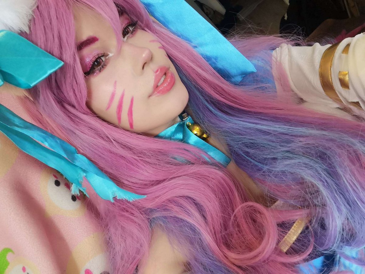 Back to cosplaying AHRI 😳
 ( more pics on instagram)

Tiktok follower goal 957/1000 🫶
tiktok.com/@namisugoi