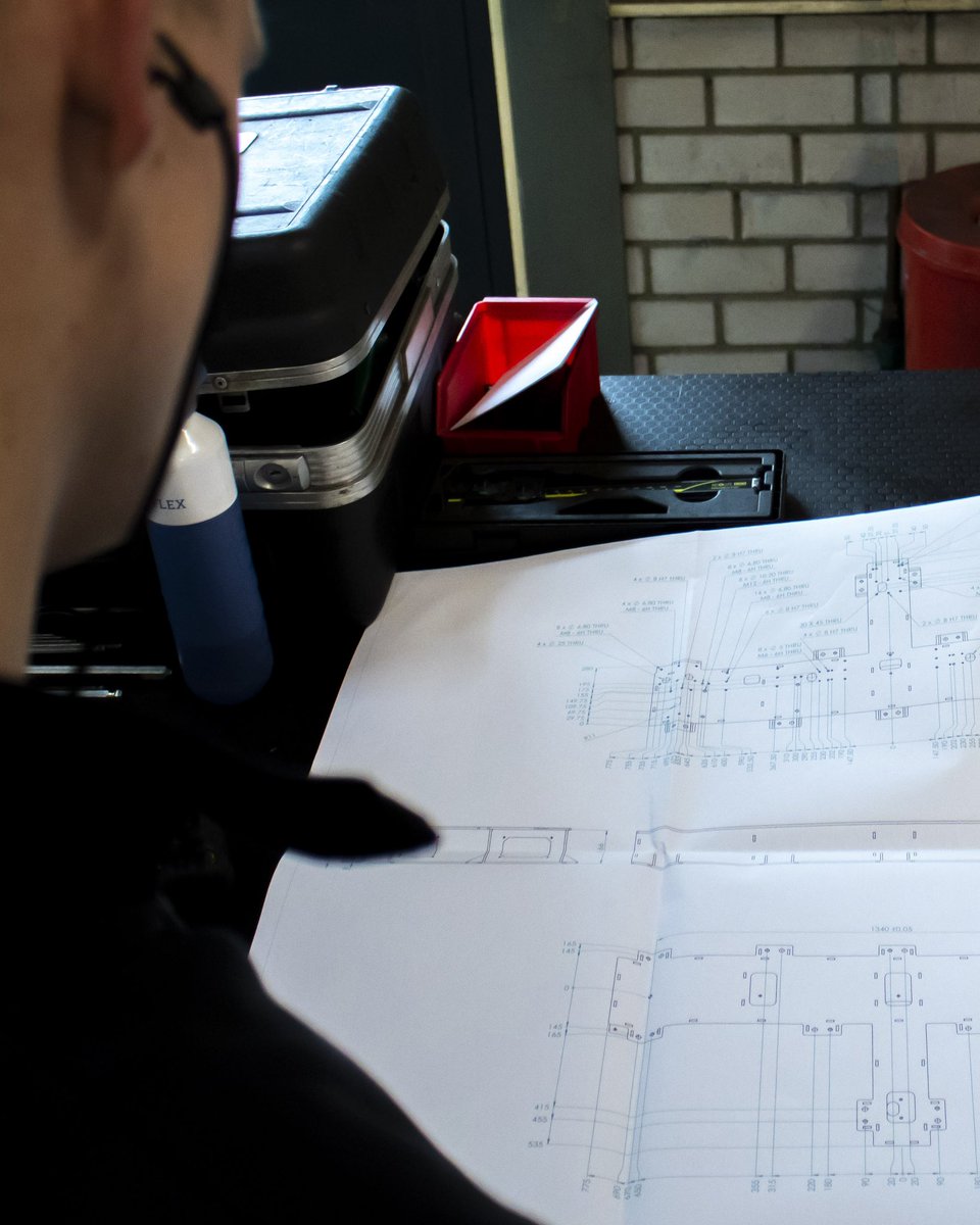 RoboFlexRobotic's tweet image. Ken jij onze collega Jeremy Sips al? 🙋
Hij is onze meewerkend voorman verspaning, dat houdt in dat hij verantwoordelijk is voor al het werk dat onder verspaning valt.

#meewerkendvoorman #roboflex #robots #vakmanschap #voetbal #fitness