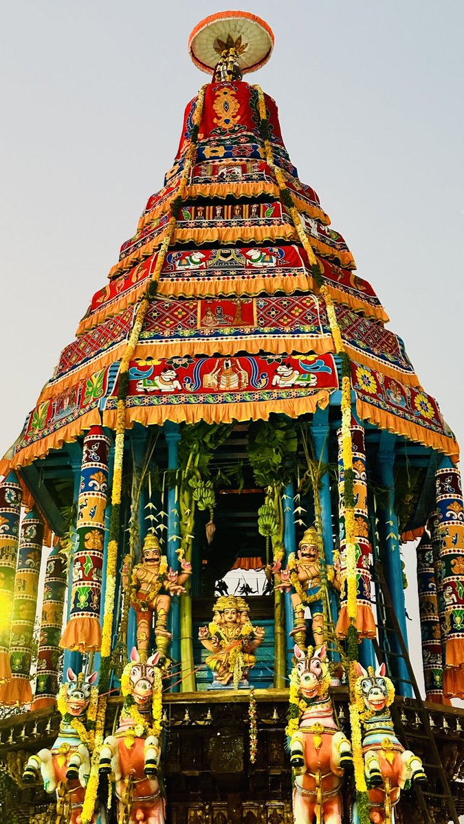 ntarunkumar's tweet image. All decked up. Today’s #runview 
#streetphotography #shotoniphone #ThePhotoHour