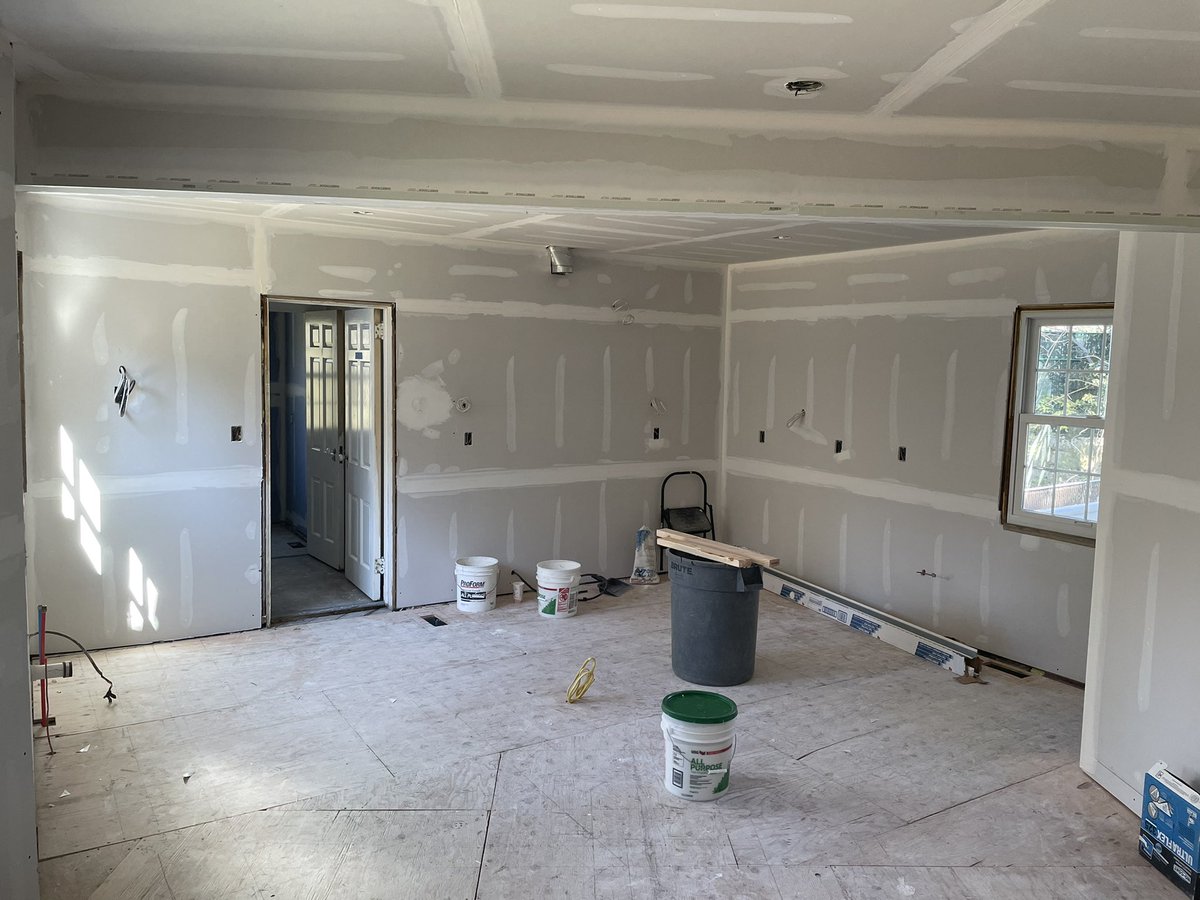 ArchitectOwl's tweet photo. Update on the #Bronxville Manson project: This big kitchen and the five bathrooms are just about set and ready for finishes. Going to be an amazing turnout! Looking forward to the completion. #Architect  #NY https://t.co/dQ000X1FMd