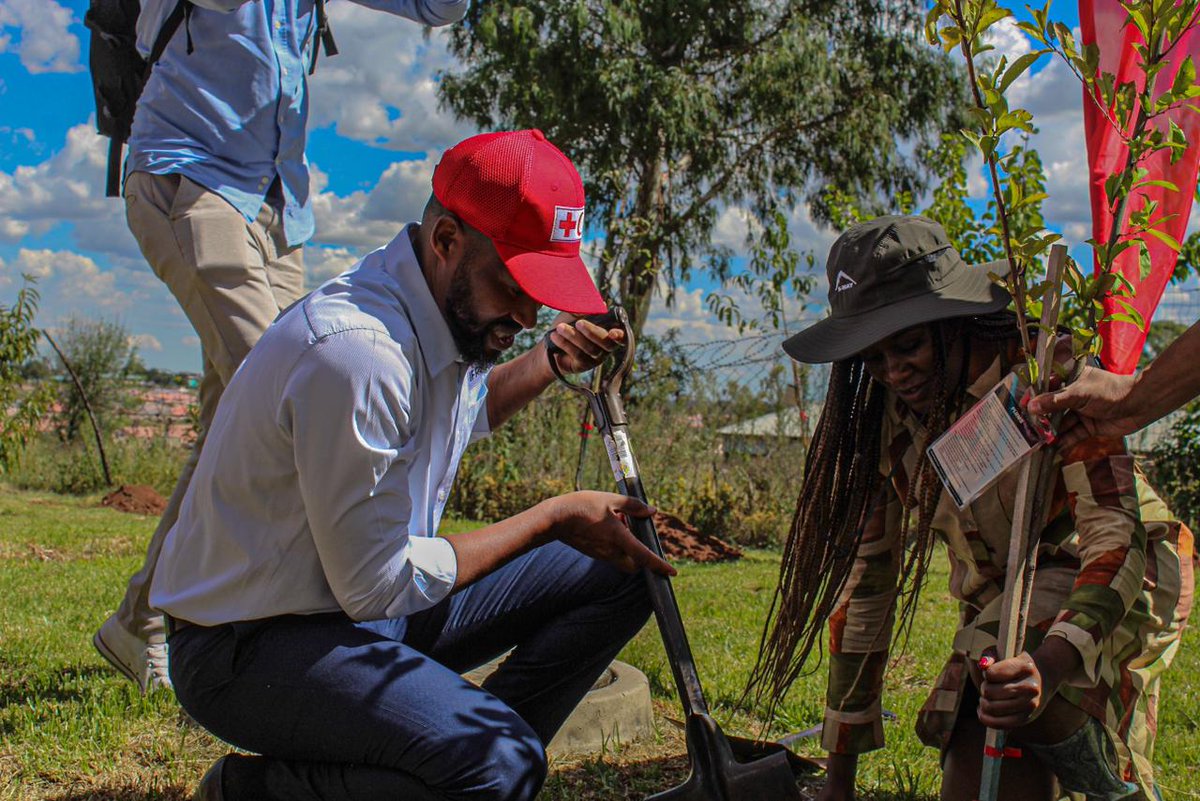 DekunleCharles's tweet photo. Joined by @Au_YouthEnvoy @ChidoCleoMpemba, @RedcrossSa &amp; #IFRCSouthernAFR teams on the ground checking the progress of the trees planted last year in Daveyton. Youth involvement is a must-

The youth are key to change &amp; development for the future. 
Resilient youth, resilient 🌍💪🏾 https://t.co/M3KmHGnGfn