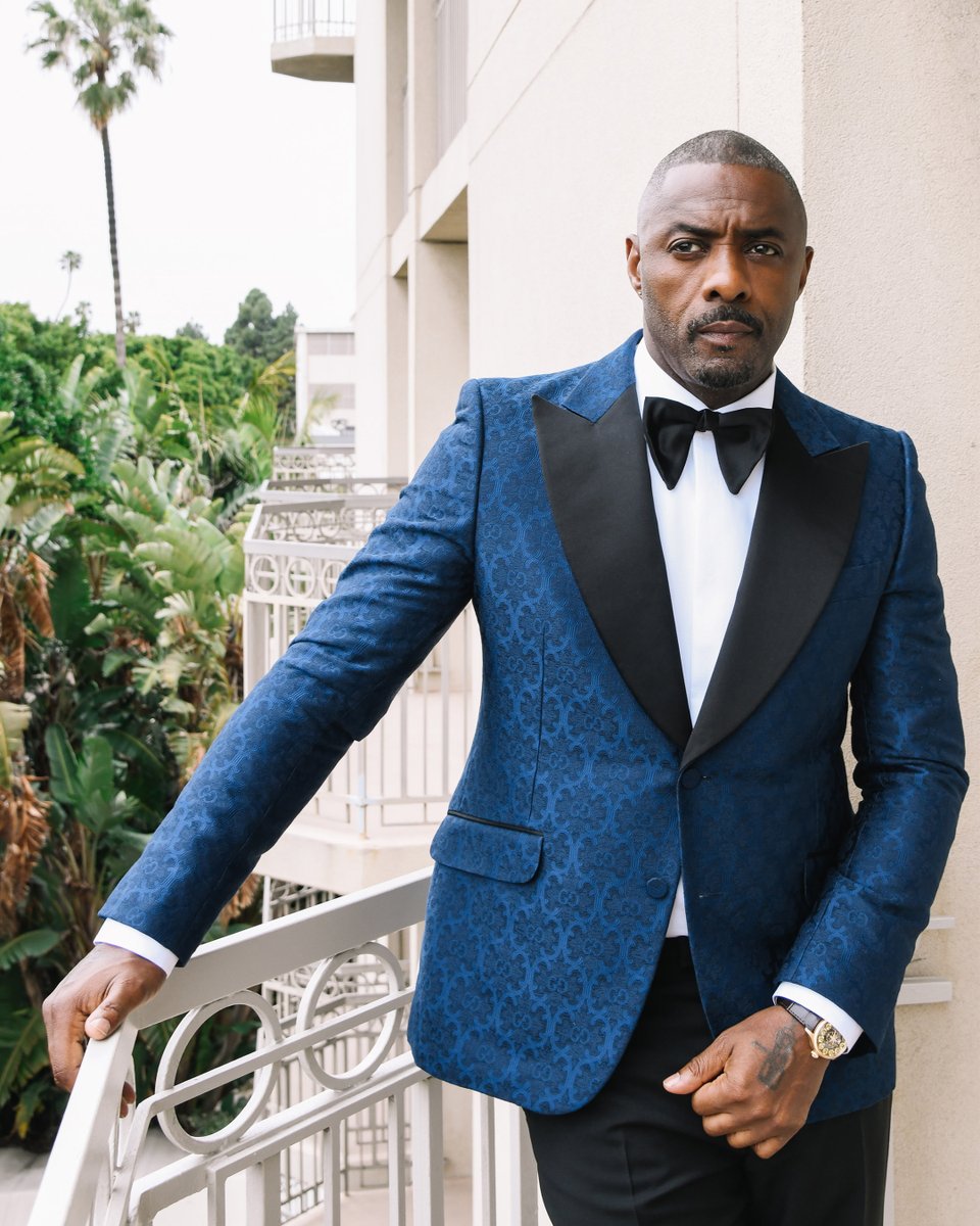 gucci's tweet photo. To the #Oscars95, @idriselba wears a G-Timeless Planetarium #GucciHighWatchmaking timepiece featuring a central star-shaped and diamond-encrusted tourbillon dial surrounded by twelve rotating beryl stones. #IdrisElba #GucciTimepieces #GucciTailoring
Stylist: Cheryl Konteh https://t.co/Kq233ATmDJ