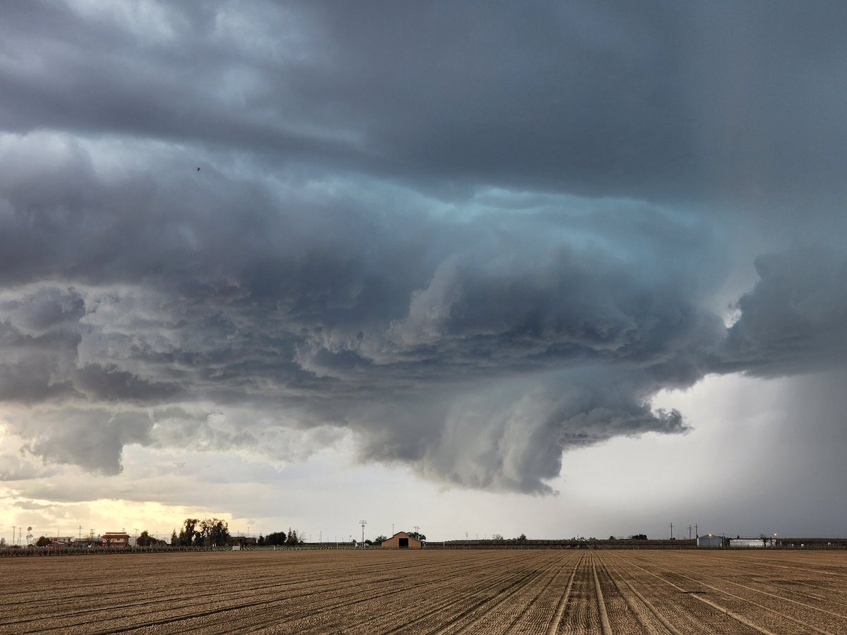 davidduncanw's tweet photo. A central plains level chase in the central valley of California! We observed 2 funnel clouds, punched multiple hail cores, and enjoyed some surprisingly strong structure.
#cawx @ReedTimmerAccu https://t.co/3Wi0TogRWr