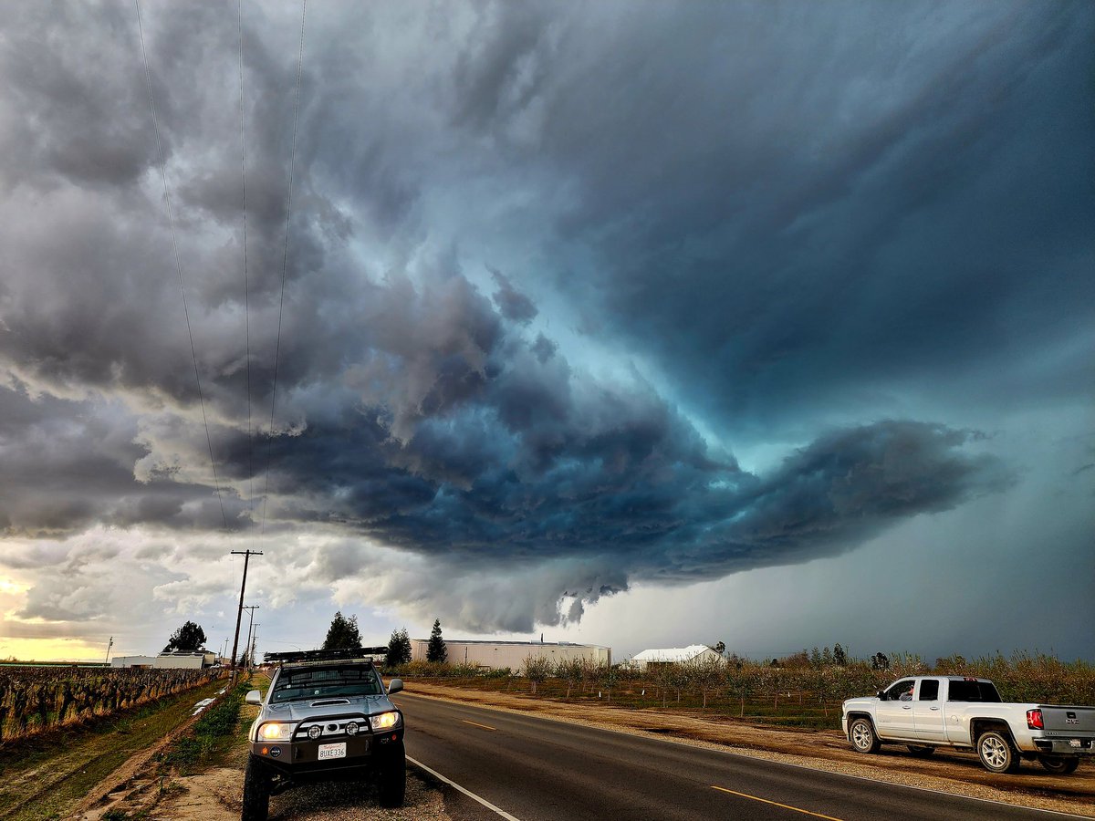 davidduncanw's tweet photo. A central plains level chase in the central valley of California! We observed 2 funnel clouds, punched multiple hail cores, and enjoyed some surprisingly strong structure.
#cawx @ReedTimmerAccu https://t.co/3Wi0TogRWr