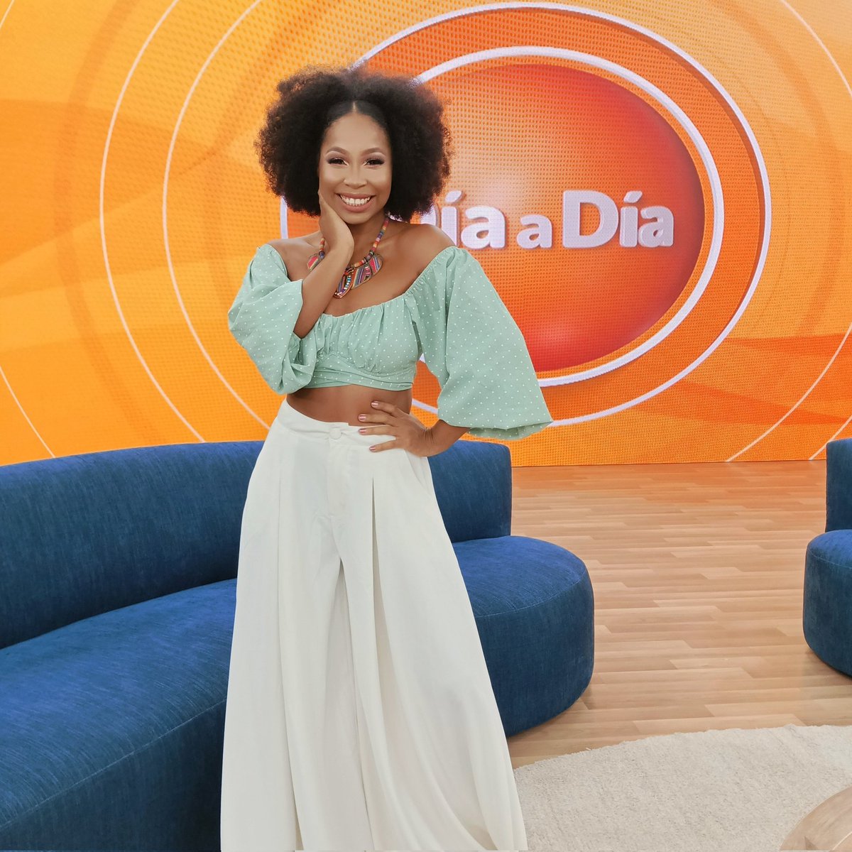 De La <a href="/DescargaReality/">La Descarga</a> llega a nuestra sala <a href="/leonelamusic/">LeoNela</a> que nos habla de su experiencia en el campamento musical y cómo desarrolló más su talento junto a <a href="/Marbelle30/">MARBELLE</a>. 🎶💃📀🎤 #DíaADía #Leonela #LaDescarga #Marbelle