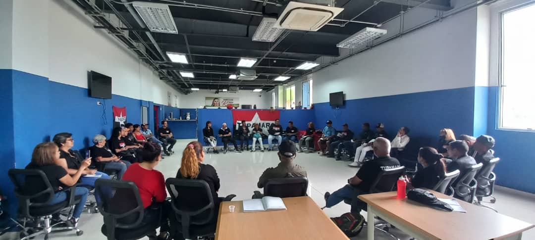 MRTMarino's tweet photo. Sin perder el Sur, El Sur Sur, Seguimos Ideas, Confiamos en un intelectual colectivo, Le decimos no al control de Aparato, Aragua Seguirá Mostrando que #TupamaroEsEjemploDeLucha https://t.co/8zBq3JAsMa