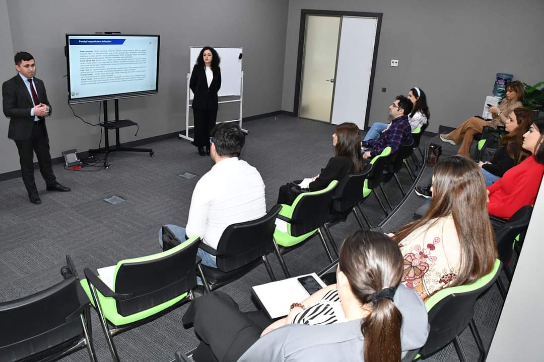 Əmək və Əhalinin Sosial Müdafiə Nazirliyinin tabeliyində Əmək Bazarı və Sosial Müdafiə Məsələləri üzrə Milli Observatoriya tərəfindən "Sosial Jurnalistika" təlimlərinə başlanılıb.  

#ƏƏSMN #MilliObservatoriya #SosialJurnalistika