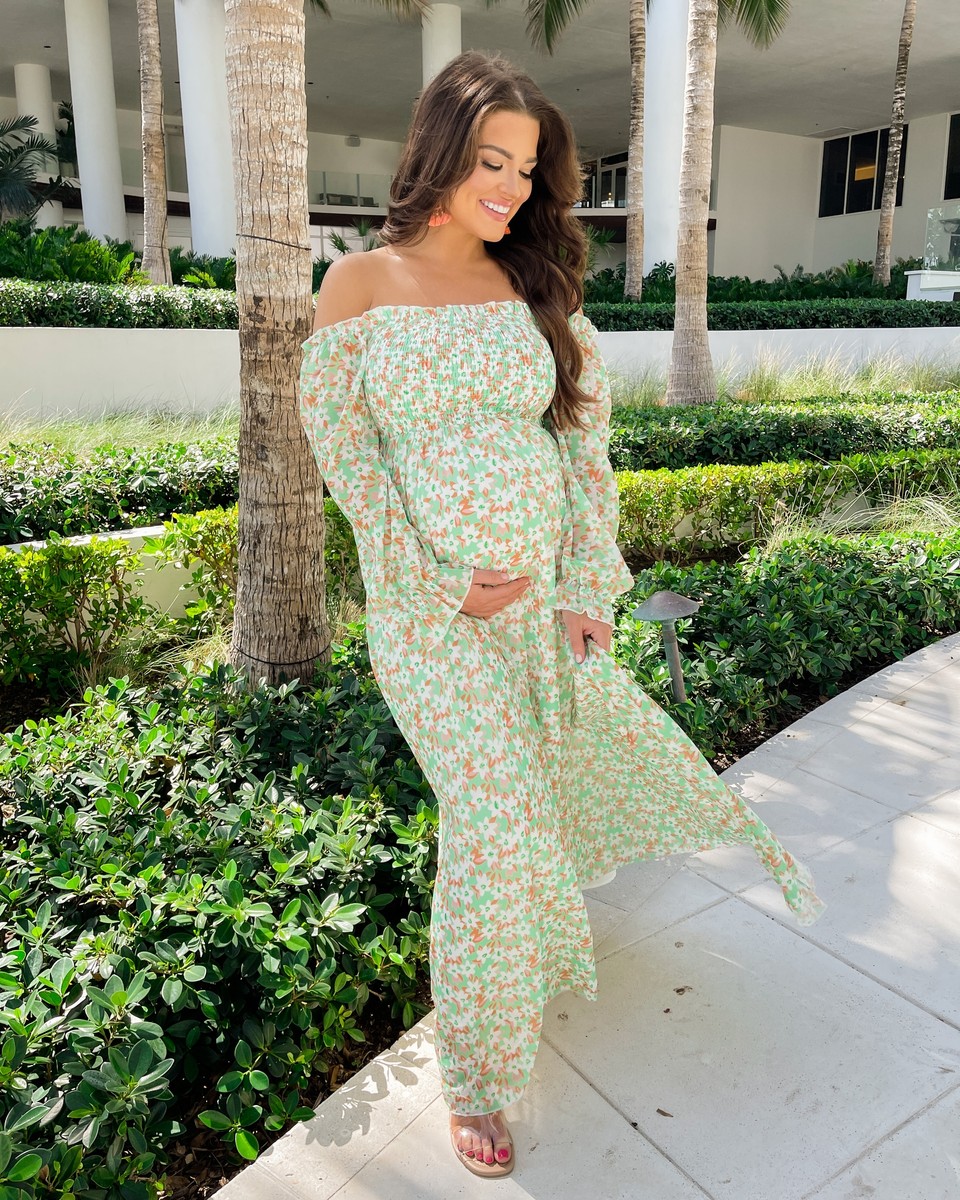 Natalie Kennedy X Pink Lily is LIVE!🌸"I know we're all ready to kick the winter clothes out &amp; bring on spring &amp; summer. These items were created to add color &amp; fun to your closet. I can't wait to see you wearing your new pieces and hope you absolutely love them! Love, Natalie"🫶