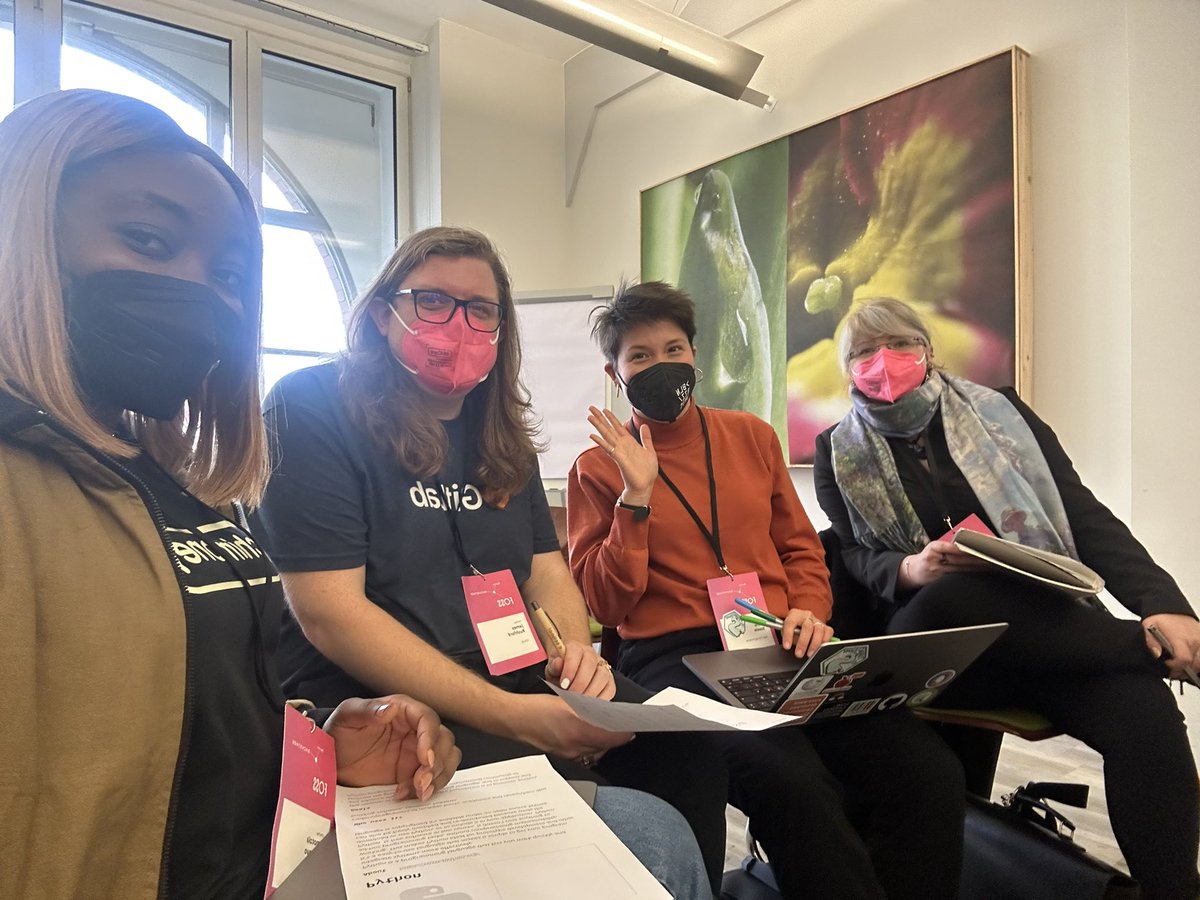 elegant_tolly's tweet image. Design workshop for non-designers
We researched the product and brainstormed to understand its UX/UI/Usability design. @sprblm_
@Fossbckstg @OReillyMedia
#FossBack