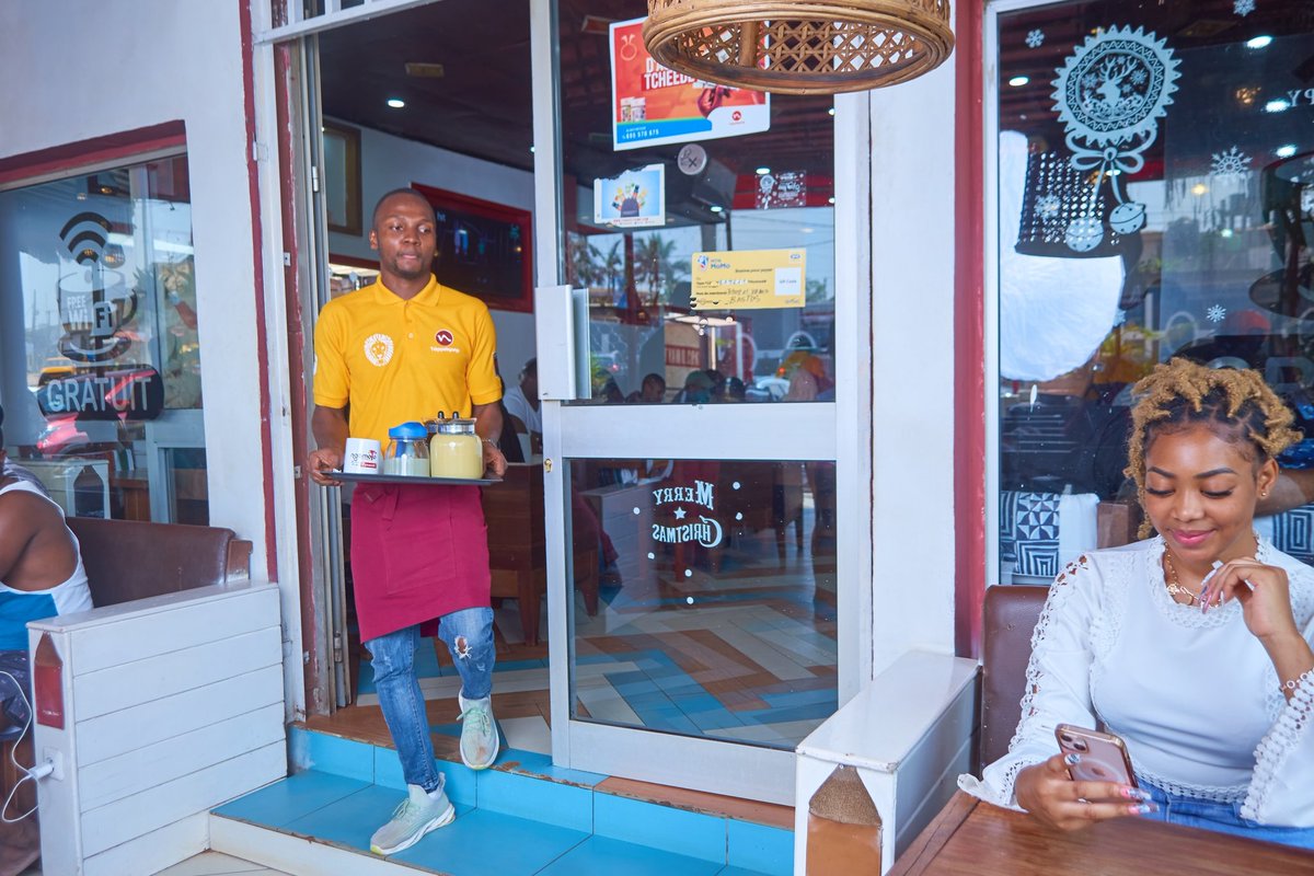 Tchopetyamo1's tweet photo. Notre but est de vous servir et veiller à ce que vous soyez toujours heureux d'être chez nous. Pour celà nous offrons à tous nos clients une attente de rang de roi avec Une tasse de  #Ngomoto 

#tchopetyamo #goodfood #fastfood #tchoplife #tchop #yamo #ngomoto  #foodlovers #foodie https://t.co/4ejnwmTtNP