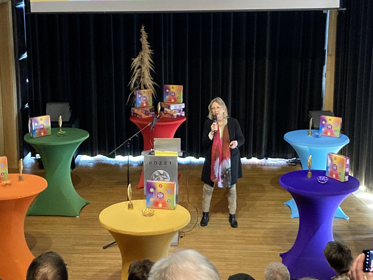 Lancering van het spel “Alles op Tafel” in #Rozet met intro van @MachteldHuber #iPH. Mooie samenwerking #Leefbaarheidsalliantie