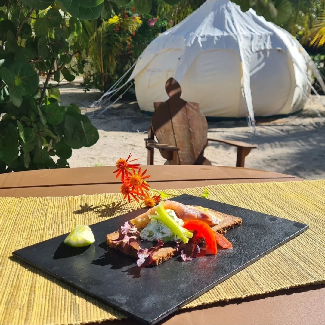 Visitaandb's tweet photo. โItโs bad manners to keep your vacation waiting!โ๐๏ธ๐๏ธ๐๏ธโฑ๏ธ๐ซ๐ข
See you soon!๐
#GetToHappy
#SeeYouSoon
#Monday
#MondayMood
#Beach
#Glamping
#VitaminSea
#TravelJourney
#Travel
#ExplorePage
#SunSeaSafe
#AntiguaBarbuda
#YourSpaceInTheSun
#YourOwnSpace
#LoveAntiguaBarbuda https://t.co/BmUWdmAHw3
