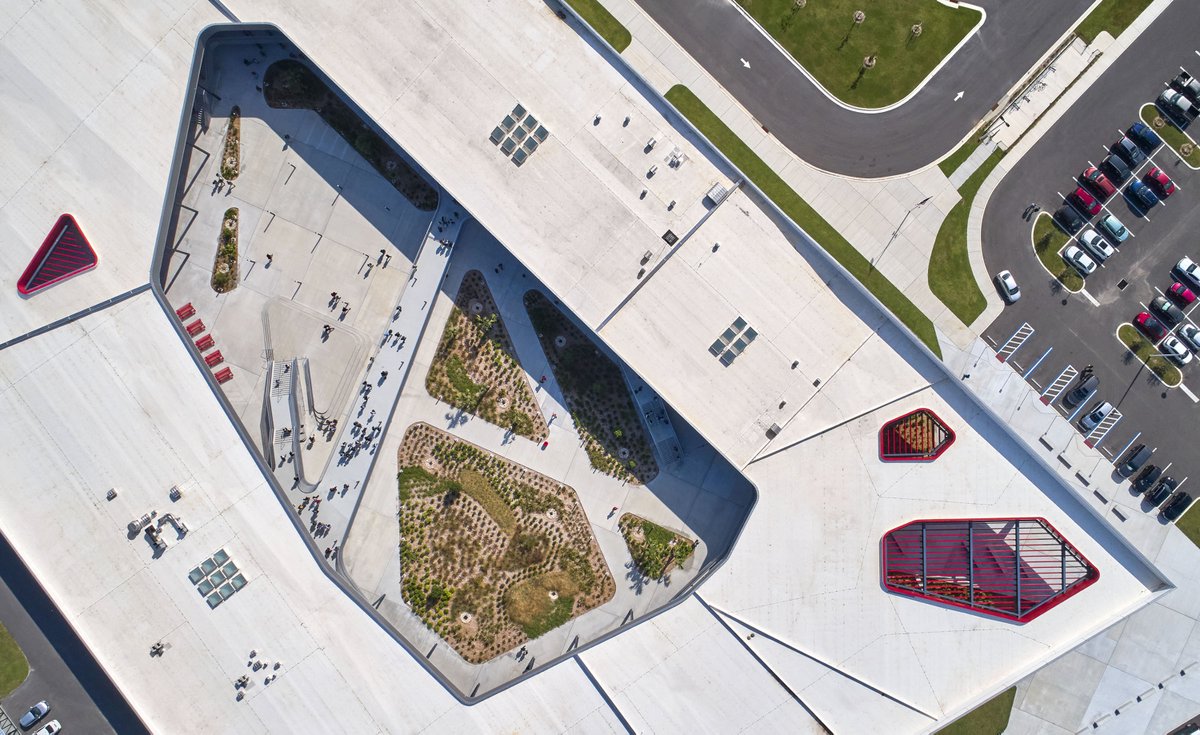 CannonDesign's tweet photo. .@KirklandRanchAI is a trailblazing high school that prioritizes hands-on learning that equips students to successfully transition from high school to careers, or into college and beyond. Every aspect of the school has been carefully crafted to embody progress and innovation. https://t.co/NLEMWRHygc