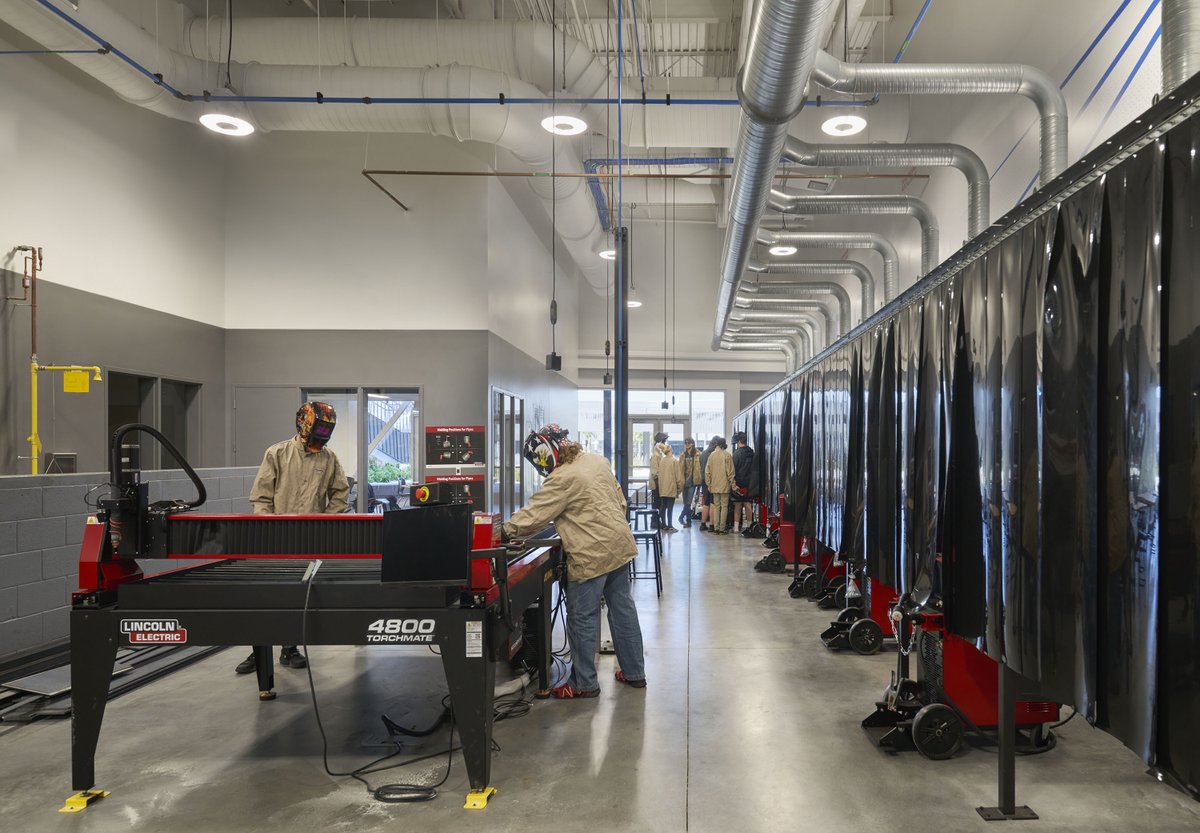CannonDesign's tweet photo. .@KirklandRanchAI is a trailblazing high school that prioritizes hands-on learning that equips students to successfully transition from high school to careers, or into college and beyond. Every aspect of the school has been carefully crafted to embody progress and innovation. https://t.co/NLEMWRHygc