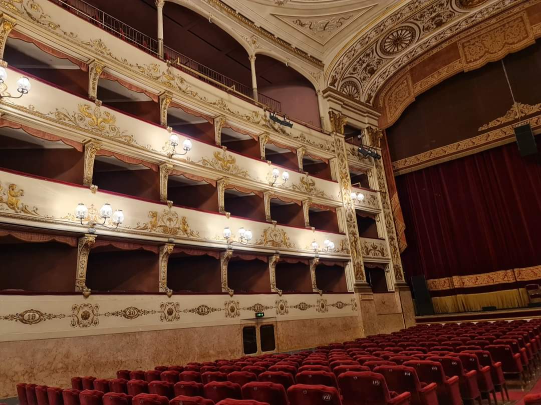 la_unifi's tweet photo. Per il ciclo di lezioni "L'Impresa delle Arti", 

Venerdì 10 marzo i nostri studenti si sono confrontati con due realtà del mondo del teatro toscano: l'Archivio Andres Neumann, presso il centro culturale il Funaro di Pistoia e il Teatro della Pergola di Firenze.
@PergolaFirenze https://t.co/vMmLU4sRSJ