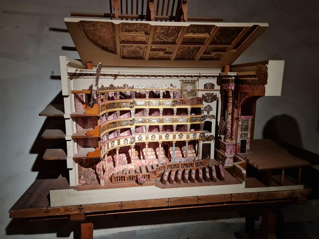 la_unifi's tweet photo. Per il ciclo di lezioni "L'Impresa delle Arti", 

Venerdì 10 marzo i nostri studenti si sono confrontati con due realtà del mondo del teatro toscano: l'Archivio Andres Neumann, presso il centro culturale il Funaro di Pistoia e il Teatro della Pergola di Firenze.
@PergolaFirenze https://t.co/vMmLU4sRSJ