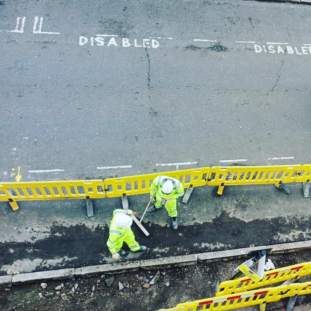 edgrayart's tweet photo. From my studio window today, a scene I'd seen some years before 
https://t.co/kn0KA9seT4 #e3 #bowe3 #mileend https://t.co/IW7nfAhTKh