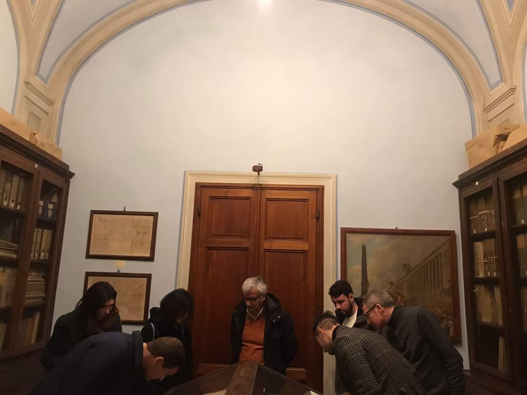 la_unifi's tweet photo. Per il ciclo di lezioni "L'Impresa delle Arti", 

La visita, guidata dal prof. Renzo Guardenti, è proseguita nel pomeriggio presso la sede dell'Accademia degli Immobili e del Centro Studi del Teatro della Toscana. https://t.co/r6gpXFHbv0