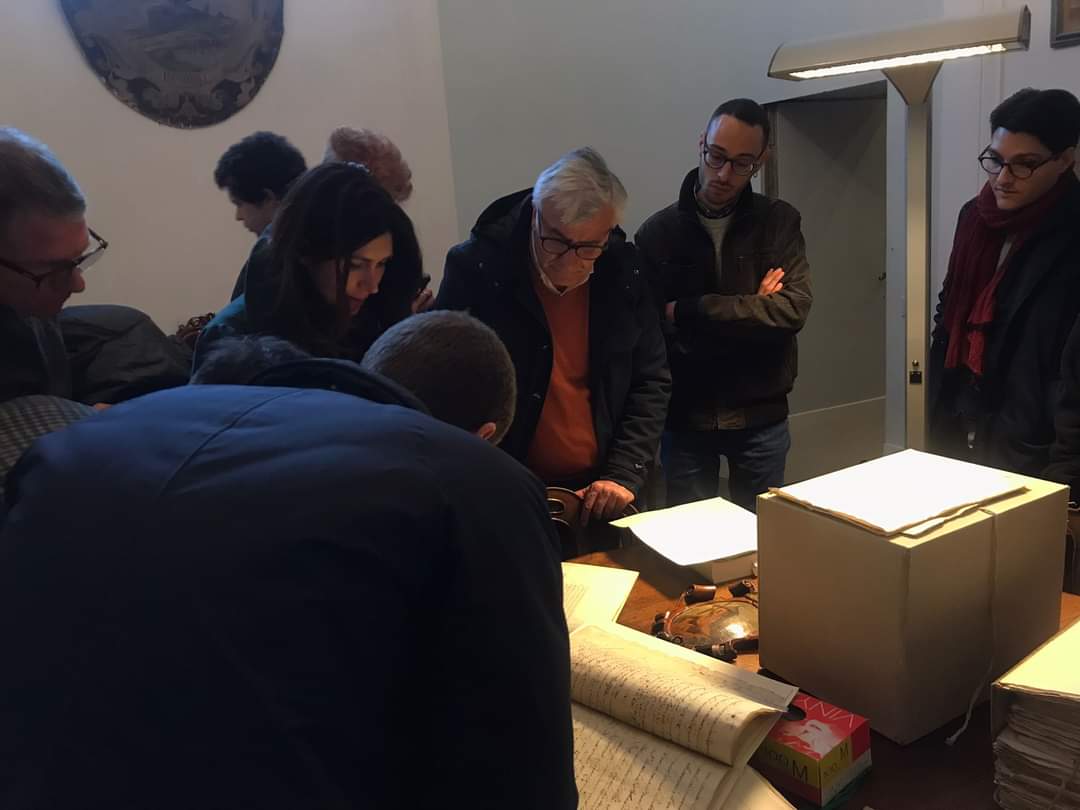 la_unifi's tweet photo. Per il ciclo di lezioni "L'Impresa delle Arti", 

La visita, guidata dal prof. Renzo Guardenti, è proseguita nel pomeriggio presso la sede dell'Accademia degli Immobili e del Centro Studi del Teatro della Toscana. https://t.co/r6gpXFHbv0