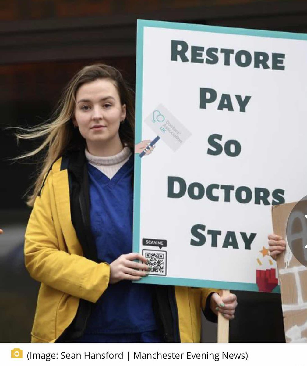 In Manchester DAUK’s Anna Sigston supporting the #JuniorDoctorsStrike manchestereveningnews.co.uk/news/greater-m…