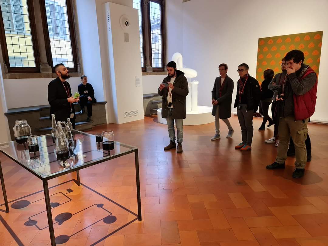 la_unifi's tweet photo. Sabato 11/3, il prof. Giometti ha accompagnato gli studenti presso Palazzo Strozzi, alla scoperta della mostra "Reaching for the Stars. Da Maurizio Cattelan a Lynette Yiadom-Boakye" e dei processi di preparazione e realizzazione  di un'iniziativa artistica di alto livello. https://t.co/Dvmj9kSiNa