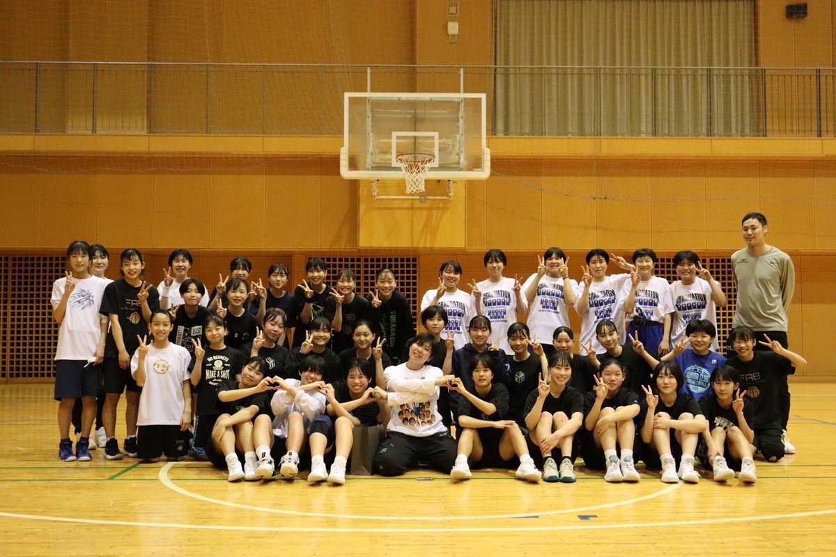 be_qqq's tweet photo. 2年間ありがとうございました🫶🏼
たくさんの成長と出会いに感謝。
コーチぐしぐしも一旦おつかれさま。
FAB family ❤️❤️❤️ https://t.co/BNS8tumo63