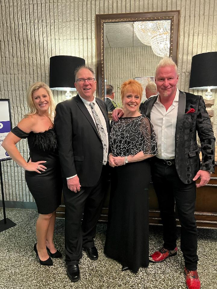KrisKonstruct's tweet photo. “There could be no definition of a successful life that does not include service to others." - George H.W. Bush

What a fabulous evening supporting a wonderful organization, Extreme Family Outreach, that selflessly serves our community!

#MotivationalMonday #givingback #community https://t.co/F0eIz5TvD8