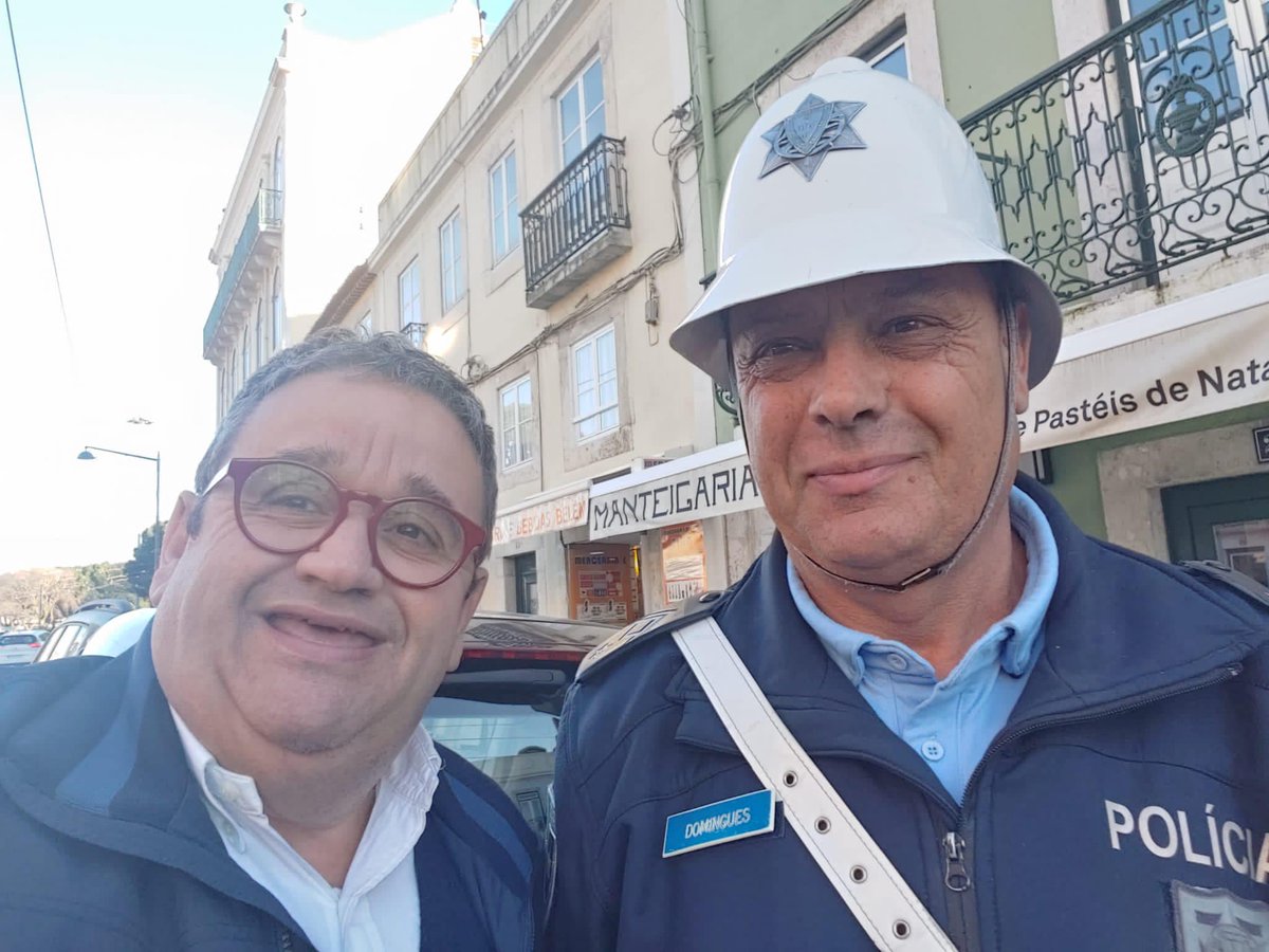 PSP_Portugal's tweet photo. O destaque de Fernando Mendes para o nosso Polícia Sinaleiro 👮♂️💪
Quem e onde já se cruzou com ele?
Espetáaaaaculo !!! 😉🫡
https://t.co/63eHtmvHap
#PSP #FernandoMendes #polícia https://t.co/d7e1o1PMT8