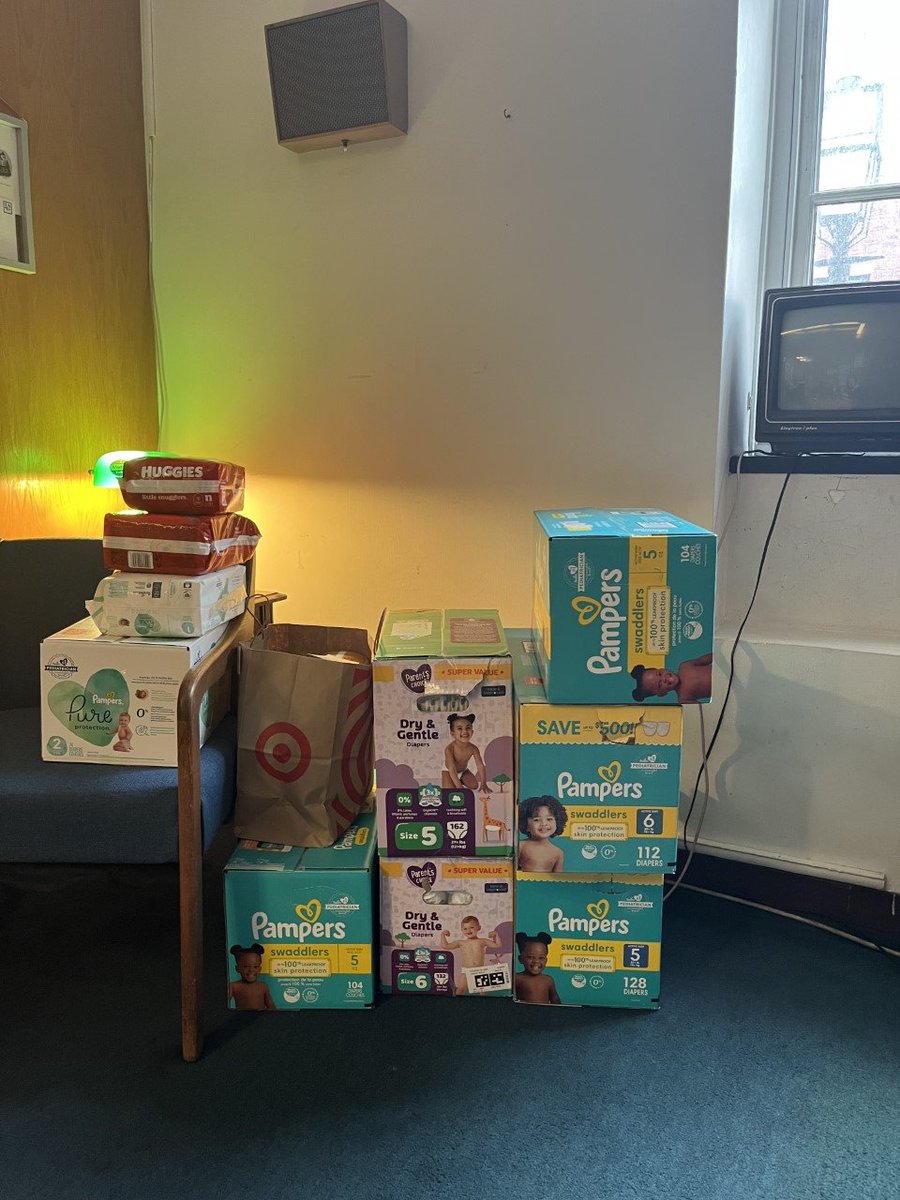 repsmitty34's tweet photo. My office's diaper collection is growing thanks to a recent donation from @CharlesGroup. The effort to #WipeOutDiaperNeed is truly inspiring. Let's keep it going. https://t.co/96PrFxToP3
