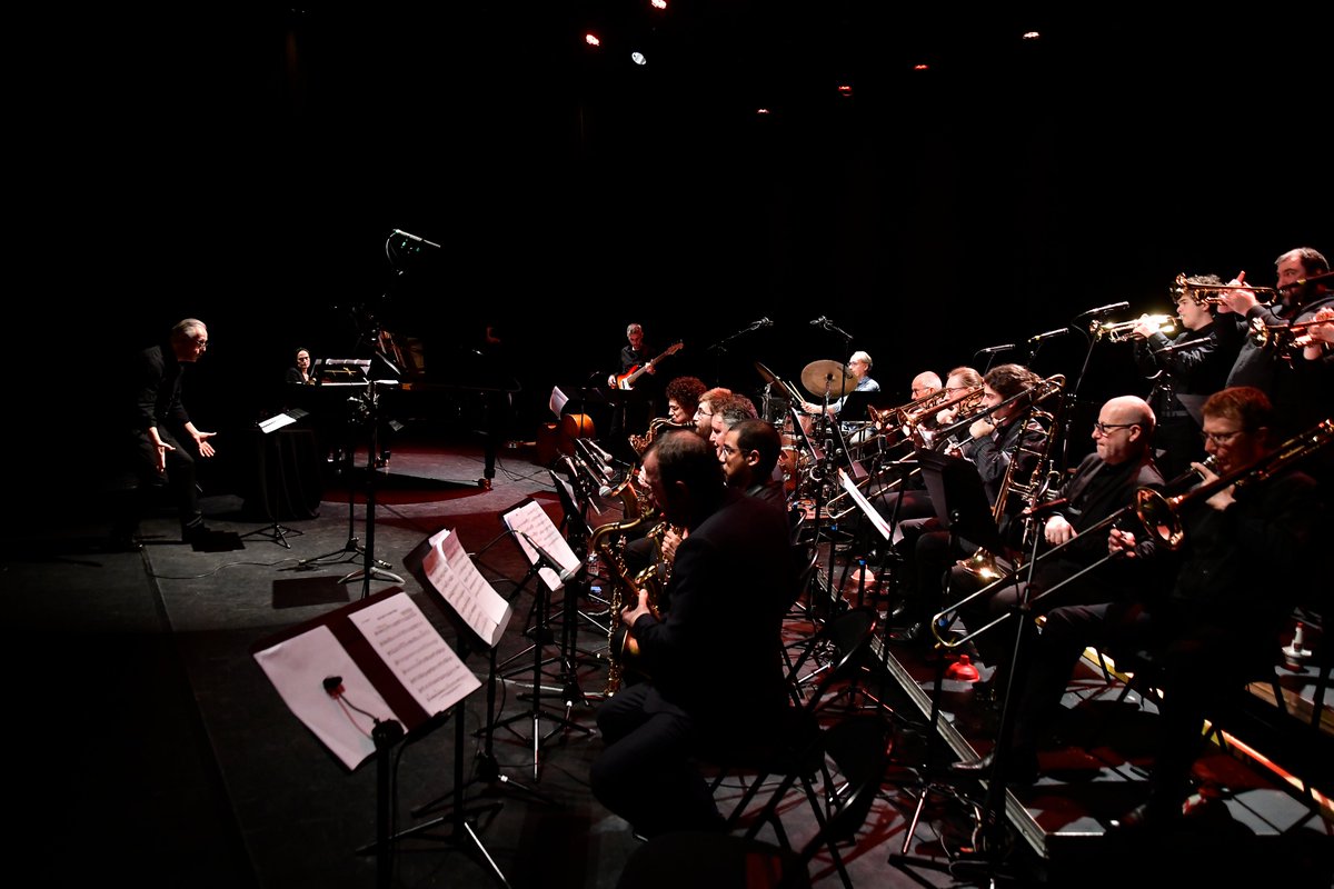 agglopariSaclay's tweet photo. Concours composition jazz | Et le gagnant est ….

🏆 Thomas Mestres qui a composé « Chain Lose ». Son œuvre a été interprétée par le big-band des professeurs du CRD Paris-Saclay et a pu bénéficier d’un enregistrement professionnel. https://t.co/e1fgXjhRgU