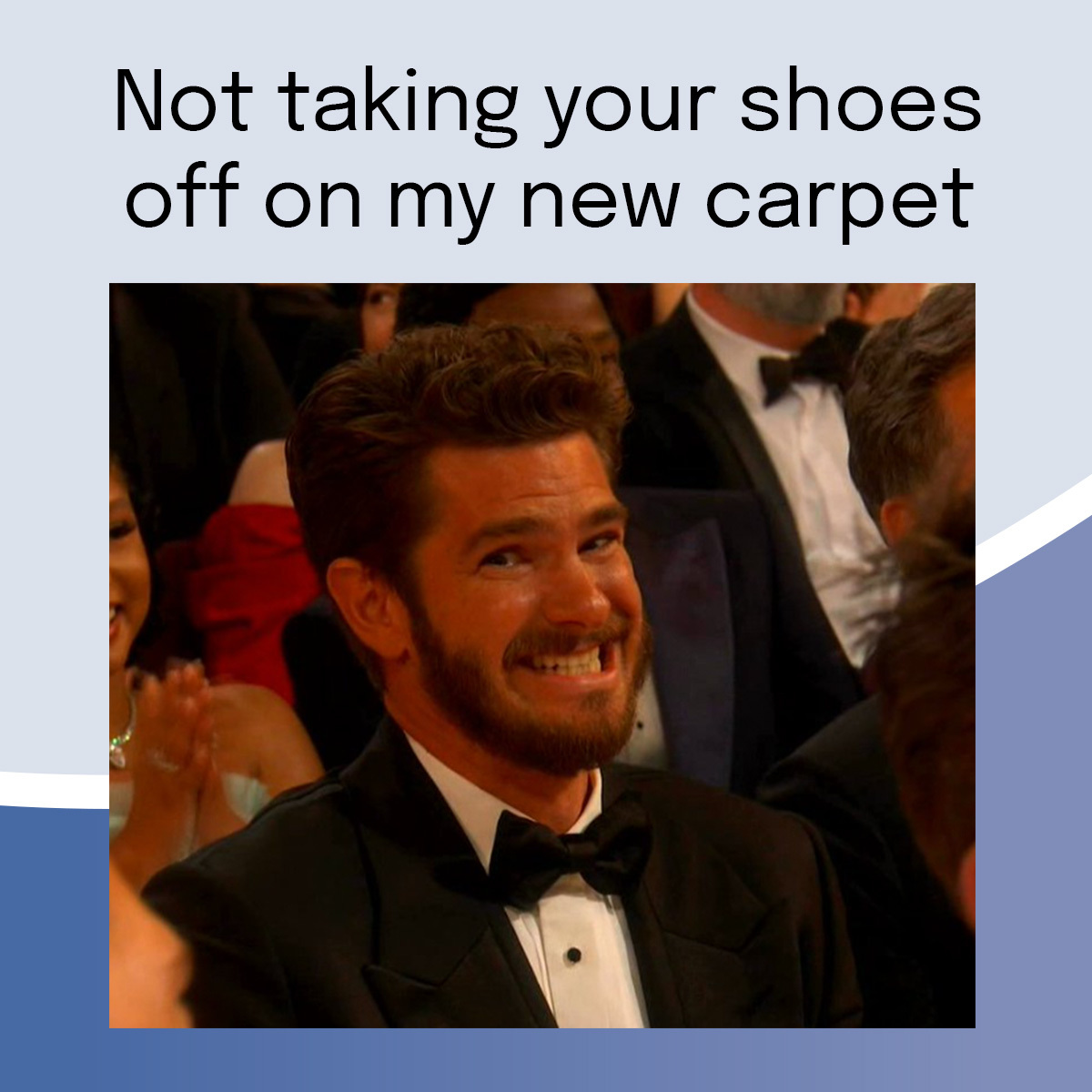 That new carpet feeling... and someone forgets to take their shoes off 😬
Andrew Garfield shares that expression 😅 #oscars